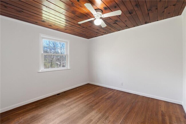 Building Photo - 173 Winndale Rd