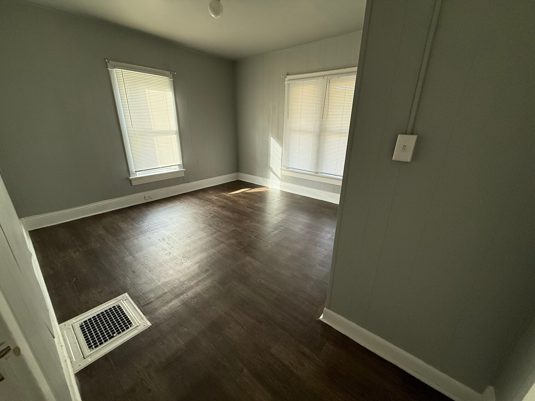 Building Photo - 1035 Durfee Ave