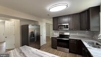 Building Photo - 10100 Bellevue Ct