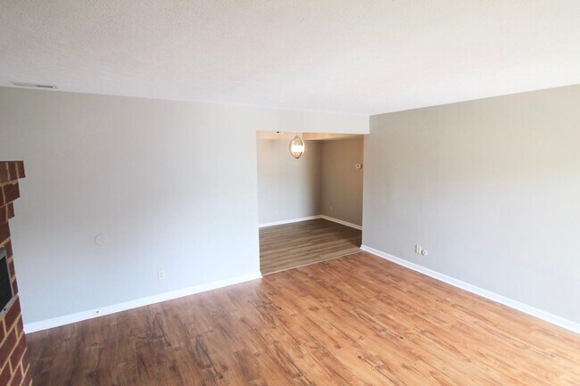 Building Photo - Two bedroom condo for rent! - 1030-8 Blue Ridge Drive
