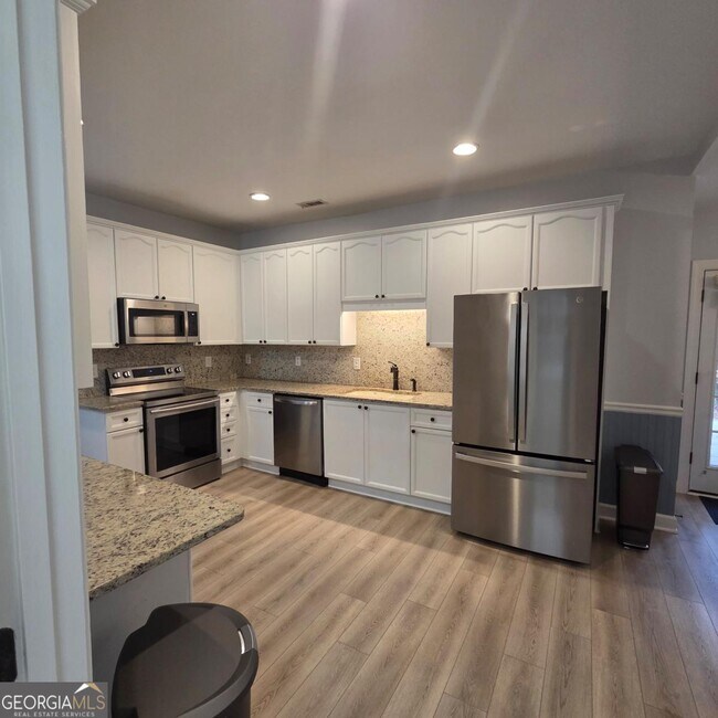 Building Photo - 105 Cottage Grove