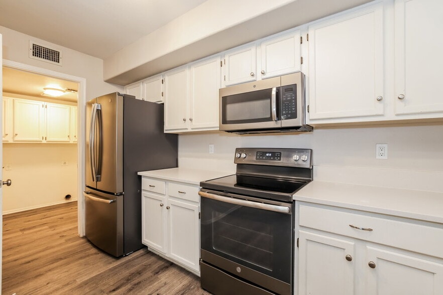 Building Photo - 425 S Sunrise Dr