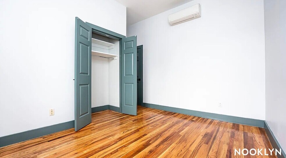 Building Photo - 52 Monitor St