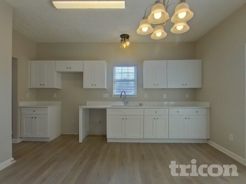 Building Photo - 6754 Clearstream Way