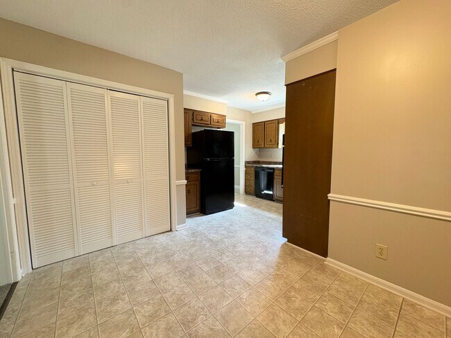 Building Photo - 304 Leland Dr