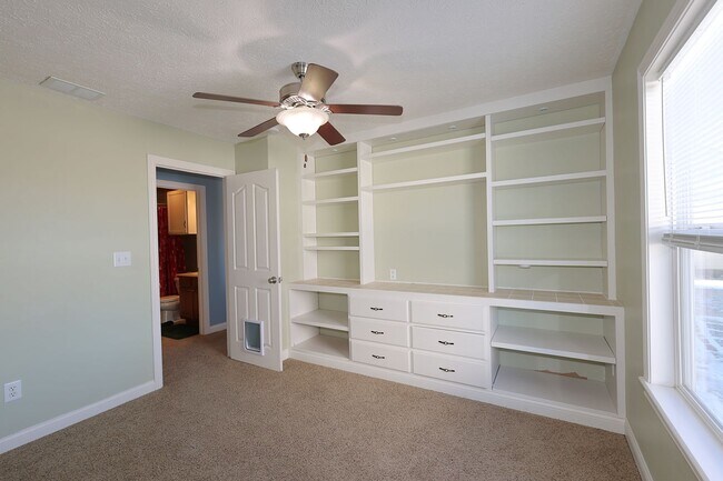 Building Photo - Room Share Rental: Spacious 2 Bedroom / 2 ...