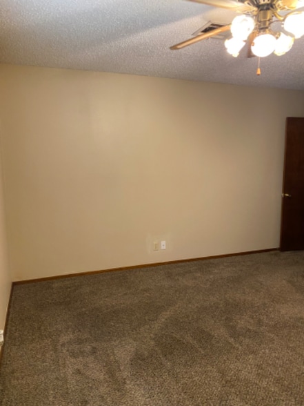 Building Photo - 208 Edd Dr