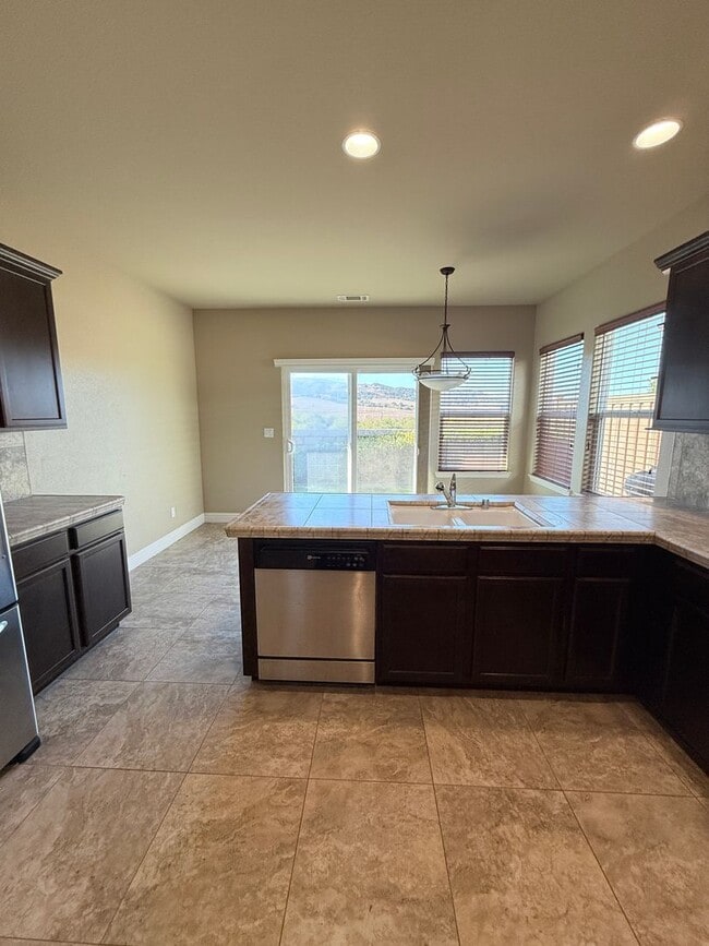 Building Photo - Newer Single Story Home in The Stone Gate ...