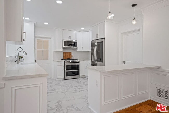 Building Photo - 10527 Le Conte Ave