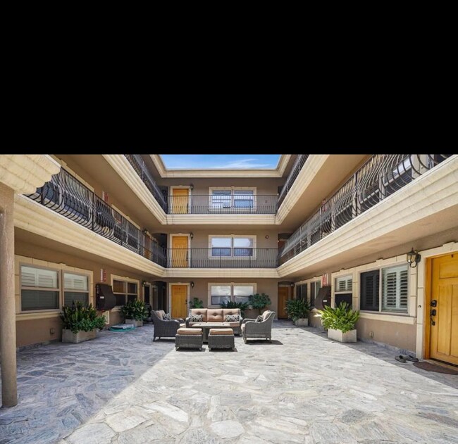 Building Photo - 1049 Felspar St