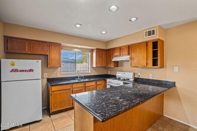Building Photo - 2534 E Randall Dr