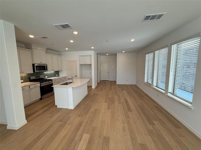 Building Photo - 724 4th St