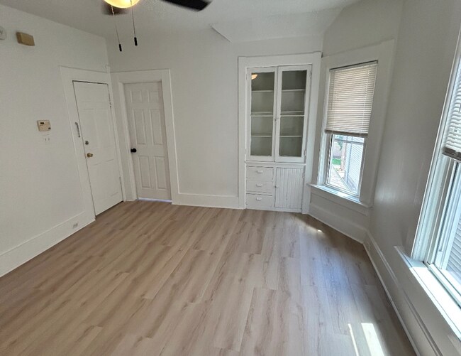 Building Photo - Marquette Housing- 505
