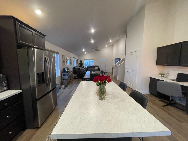 Building Photo - 715 Thrice Lp