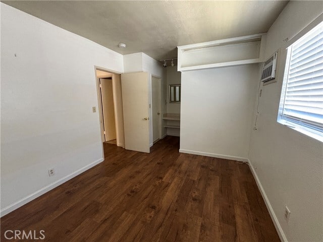 Building Photo - 1123 E La Deney Ct