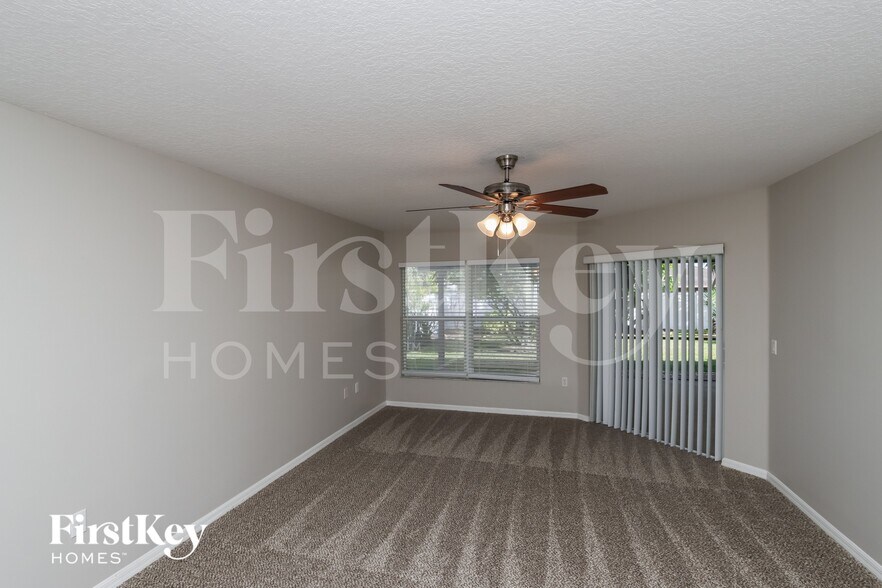Building Photo - 1347 Armory Dr NE