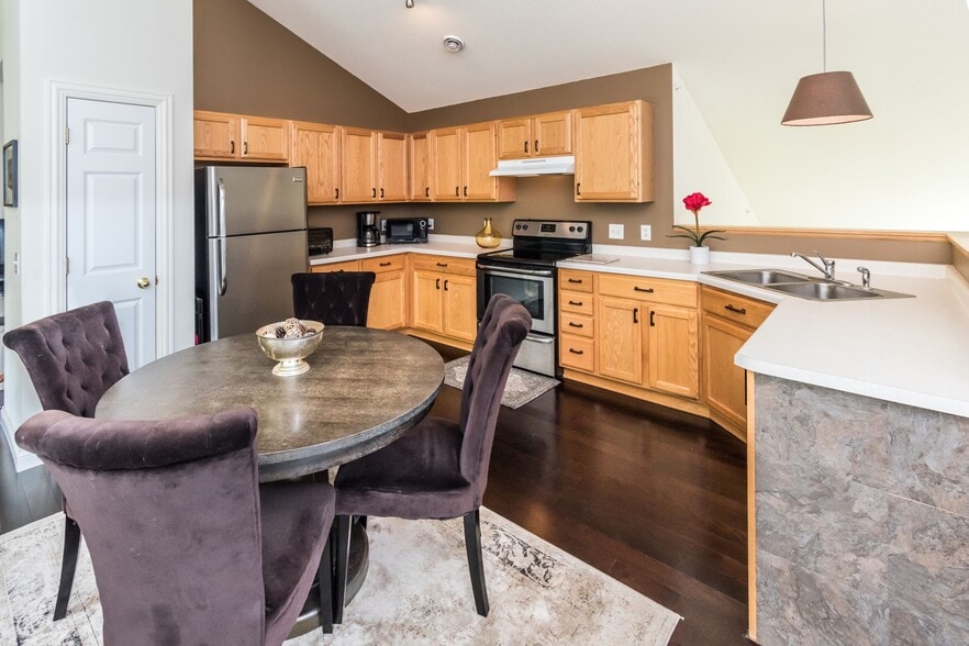 Stainless appliances. - 1102 Bergmann Dr