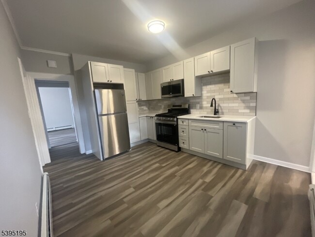 Building Photo - 84 Westervelt Pl