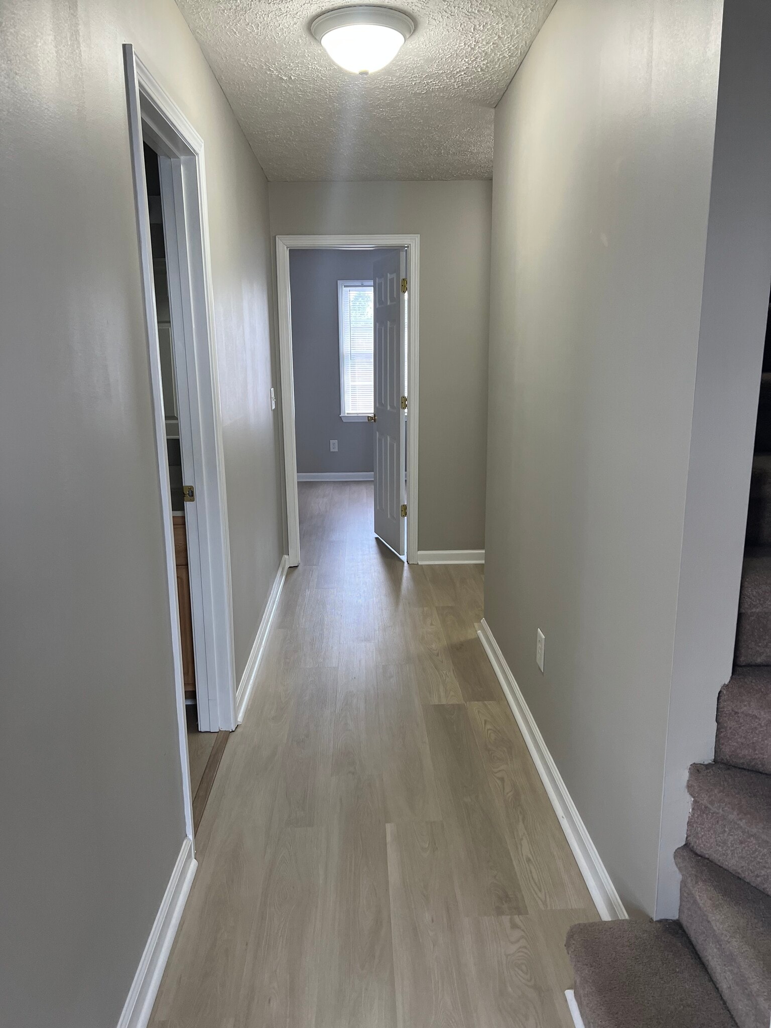 Building Photo - 577 Beaverview Dr