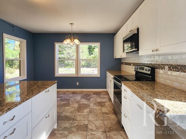 Building Photo - Charming Farmhouse in Town — Hobby Ready &...