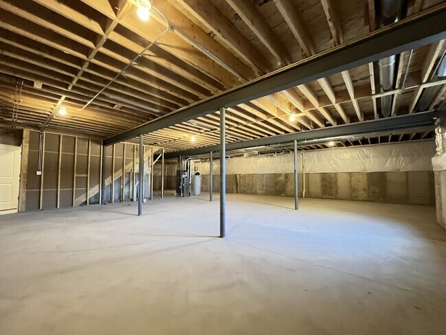 Building Photo - 970 Meadow Ln