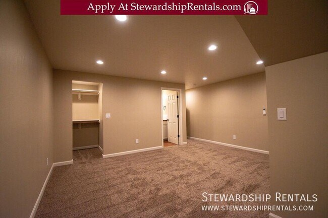 Building Photo - 1010 E 18th Ave