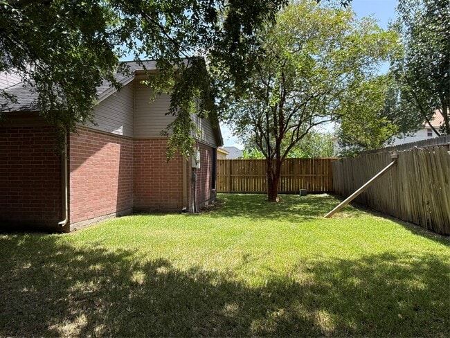 Building Photo - 1026 St John Dr