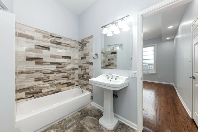 Building Photo - 6543 S Drexel Ave