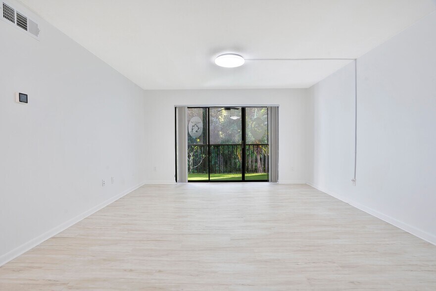 Building Photo - 9610 Green Cypress Ln