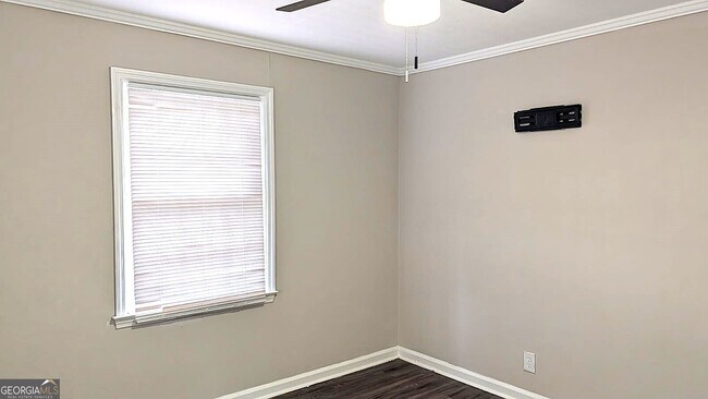 Building Photo - 2710 Riverview Rd