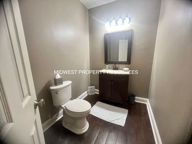 Building Photo - Exquisite 4-Bedroom Home with Spacious Fam...