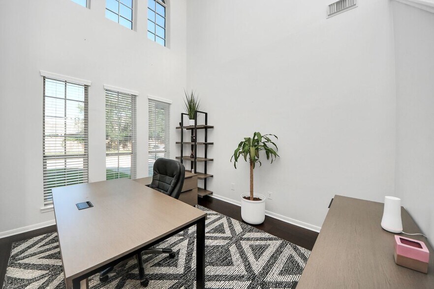 Building Photo - 30214 Vinebriar Dr