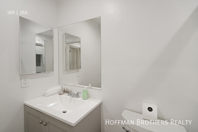 Building Photo - 7441 Hazeltine Ave