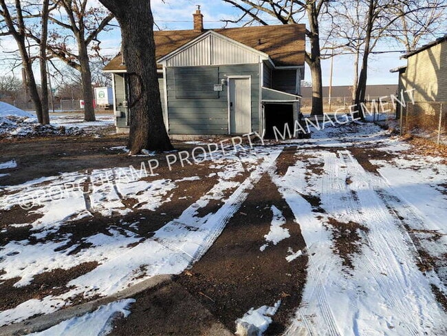 Building Photo - 403 E Broadway Ave