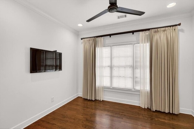 Building Photo - 16 Conifer Cir NE