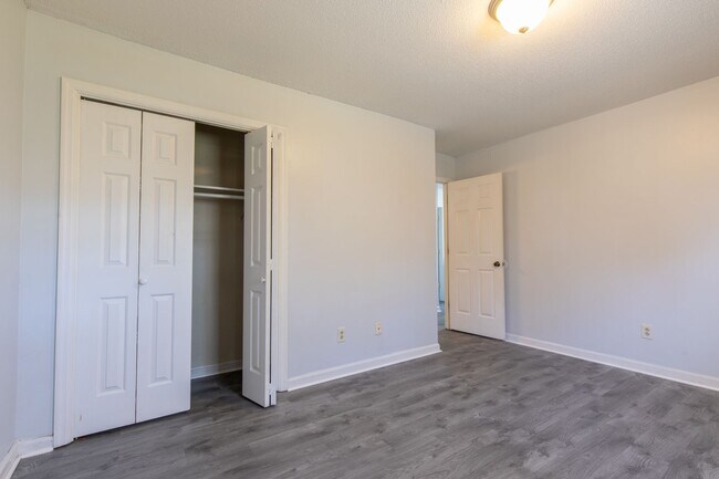 Building Photo - 3 bed 2.5 bsth