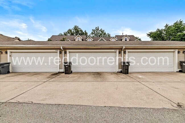 Building Photo - Stylish 2-Bed, 2.5-Bath Home in Prime Loca...