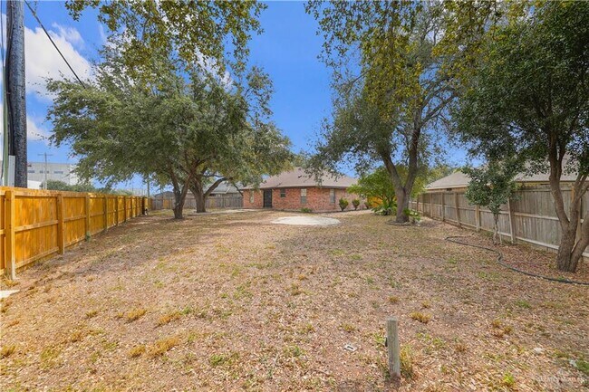 Building Photo - 19 S 41st St