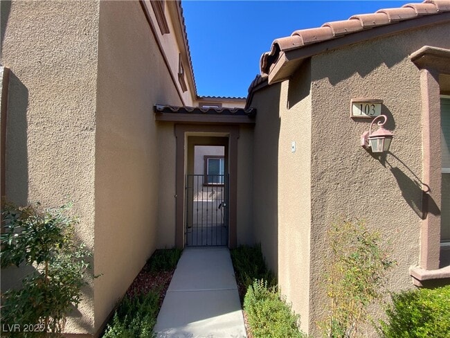 Primary Photo - 11388 Newton Commons Dr