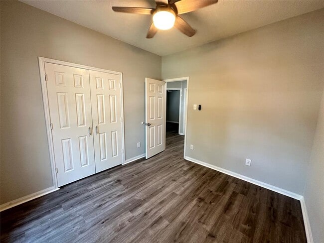 Building Photo - 806 Legend Spring Dr