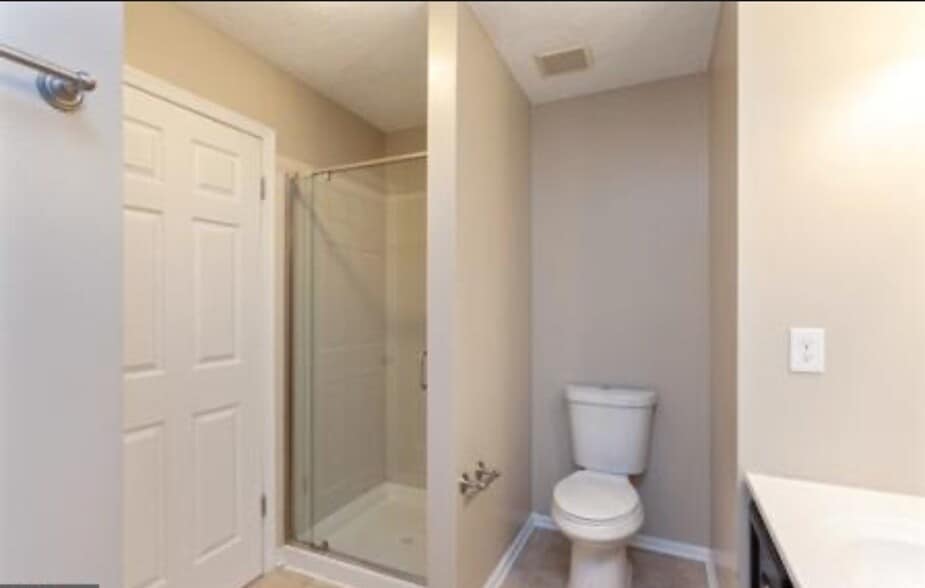 Building Photo - 8523 Grandhaven Ave