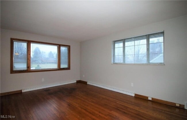 Building Photo - 617 Robinson Ave