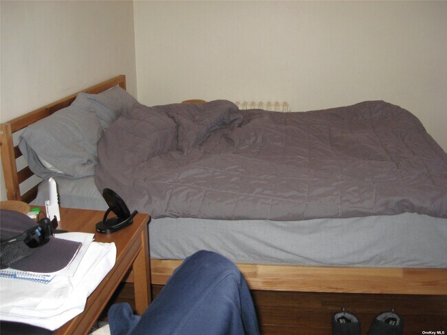 Building Photo - 266 Jericho Turnpike