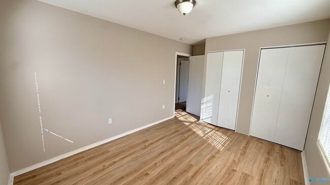 Building Photo - 2004 Chambers Dr NE