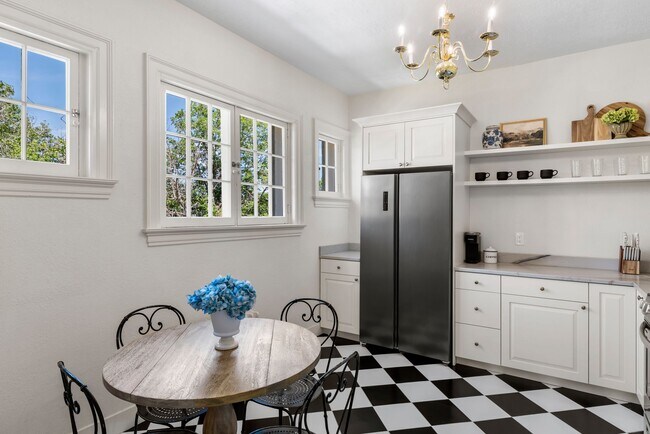Building Photo - All-Utilities-Included Studio in Historic Bristol Manor | Pet Friendly