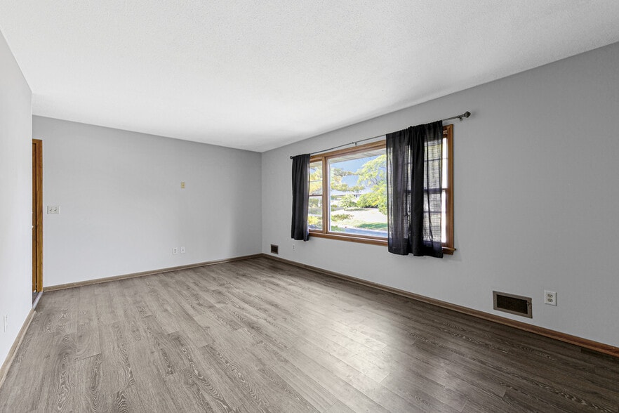 Living room - 7919 28th Ave N