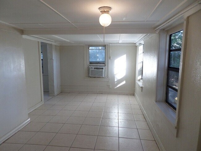 Building Photo - 2242 23rd Ave S