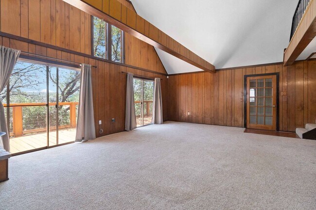 Building Photo - 2676 Woodcrest Dr