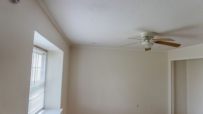 Building Photo - Lovely 2-Bedroom Townhouse in Central Toledo