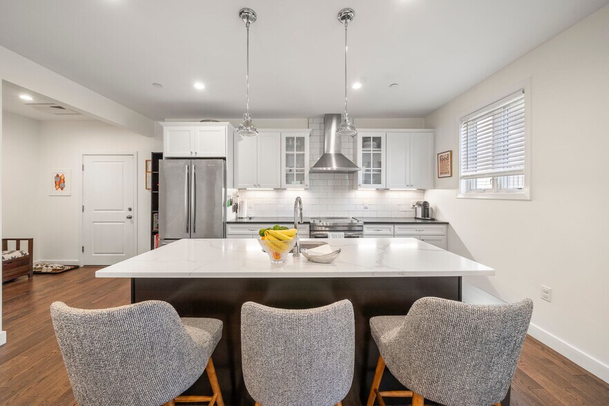 Building Photo - 213 E Eagle St